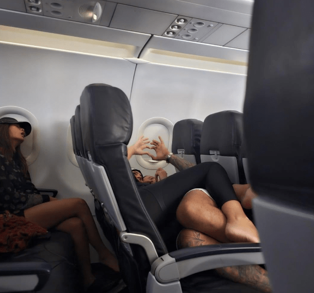 In Airport, 'Love making' in the seat of the plane, couples lying together! Viral intimate moments captured by people(প্লেনের সিটেই করছেন শারীরিক মিলন,একেঅপরকে জড়াজড়ি করে শুয়ে যুগল,ভাইরাল ঘনিষ্ঠ মুহূর্ত। )