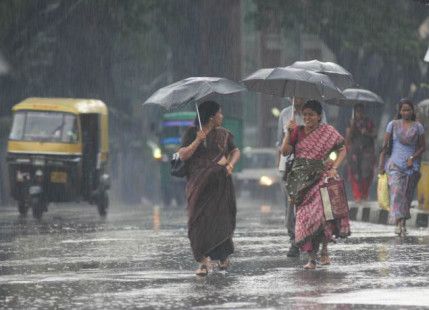 Mumbai 'closed' in the rain! Rail, roads stopped, citizens were also banned from leaving their homes